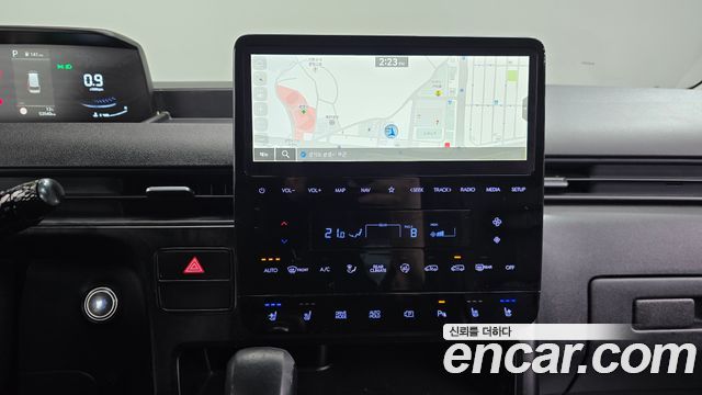 Hyundai Staria 2025 — photo 19