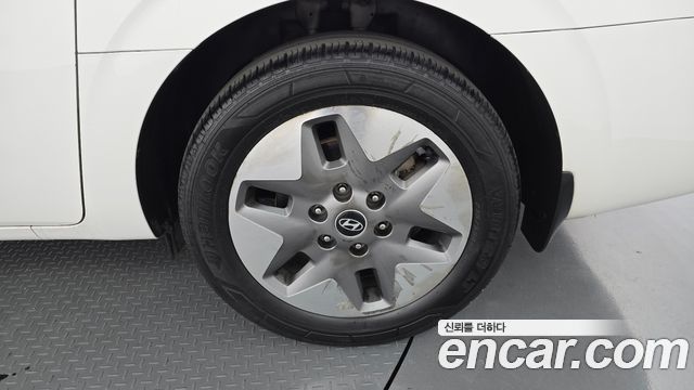 Hyundai Staria 2025 — photo 7