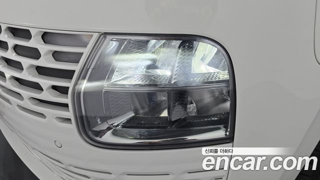 Hyundai Staria 2025 — photo 8