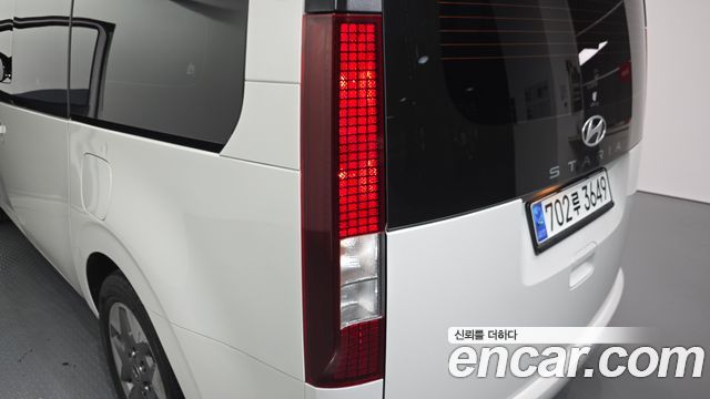 Hyundai Staria 2025 — photo 9