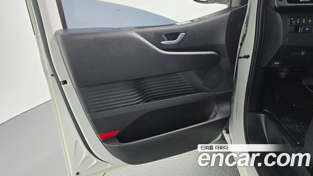 Hyundai Staria 2025 — photo 14