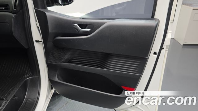 Hyundai Staria 2025 — photo 15