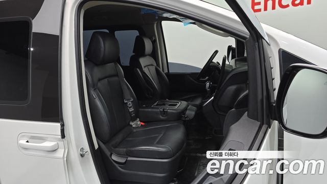 Hyundai Staria 2025 — photo 16