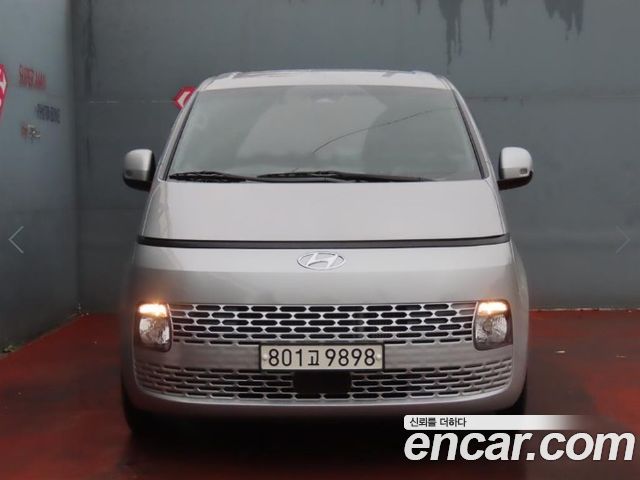 Hyundai Staria 2022 — photo 1