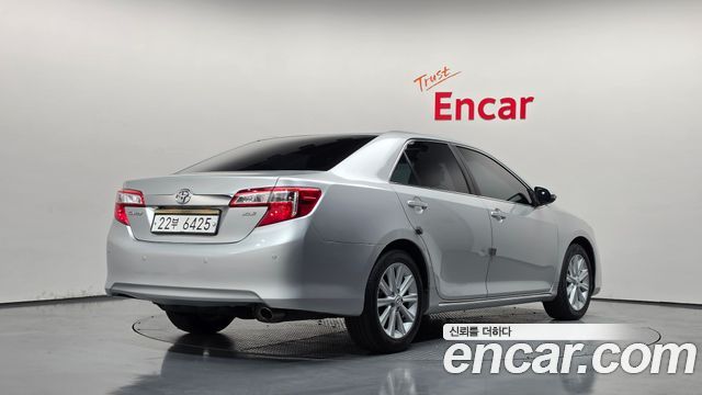 Toyota Camry 2013 — photo 2