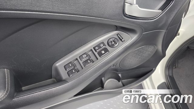 Kia K3 2018 — photo 23