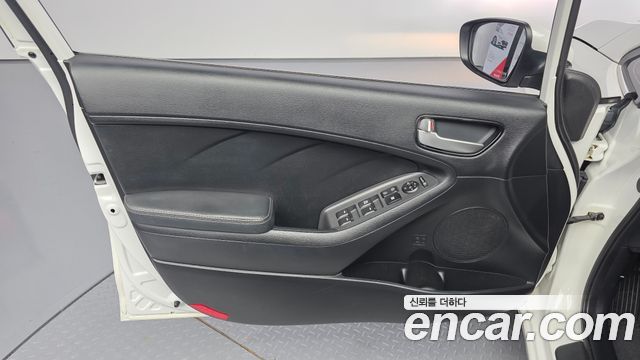 Kia K3 2018 — photo 14