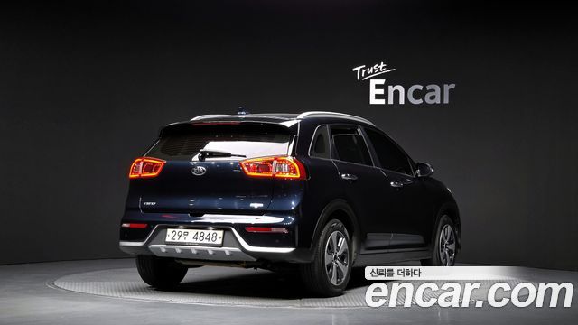 Kia Niro 2018 — photo 2