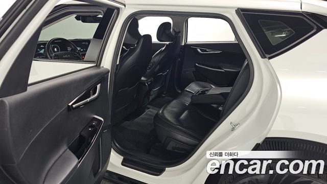 Kia EV6 2023 — photo 18