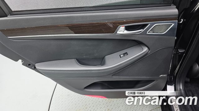 Genesis G80 2018 — photo 15