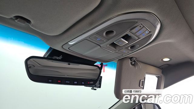 Genesis G80 2018 — photo 28