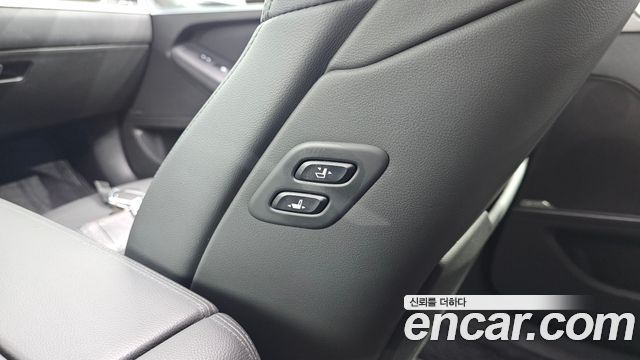 Genesis G80 2018 — photo 31
