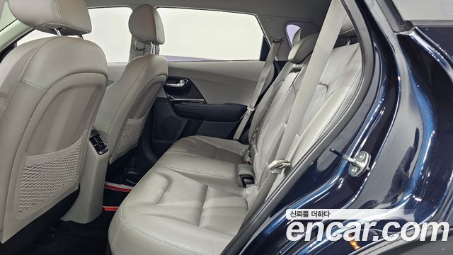 Kia Niro 2018 — photo 16