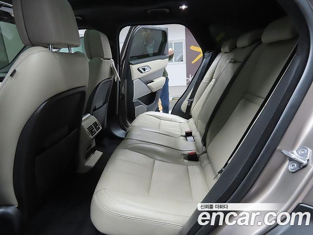 Land Rover Range Rover Velar 2018 — photo 10