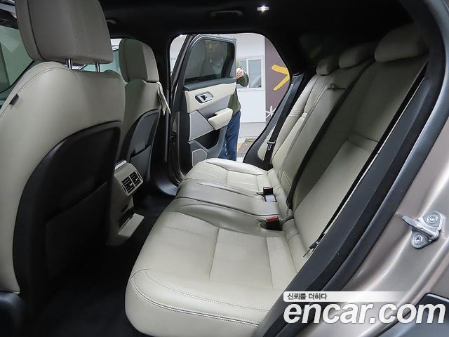 Land Rover Range Rover Velar 2018 — photo 11
