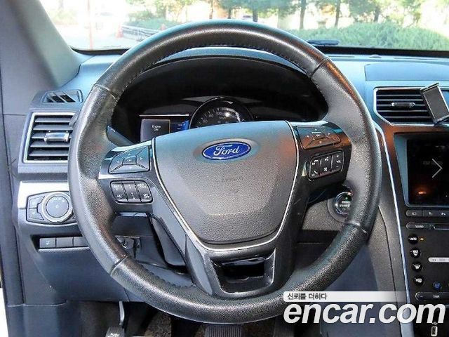 Ford Explorer 2017 — photo 8