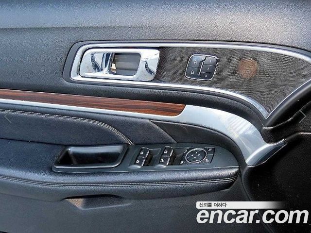 Ford Explorer 2017 — photo 11