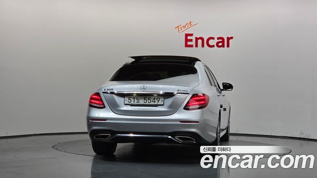 Mercedes-Benz E-Class 2017 — photo 4
