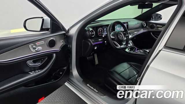 Mercedes-Benz E-Class 2017 — photo 10