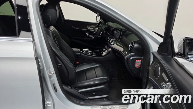Mercedes-Benz E-Class 2017 — photo 11