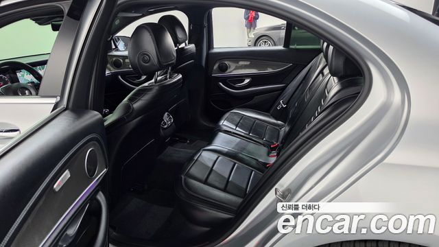 Mercedes-Benz E-Class 2017 — photo 12