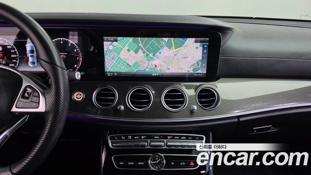 Mercedes-Benz E-Class 2017 — photo 13