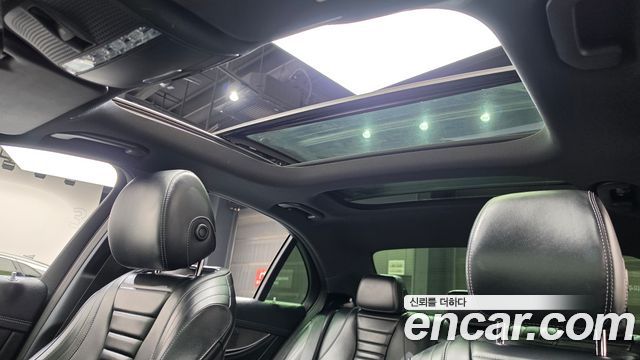 Mercedes-Benz E-Class 2017 — photo 16