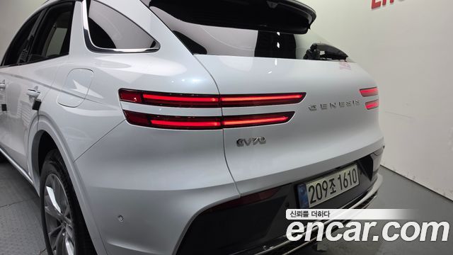 Genesis GV70 2025 — photo 9