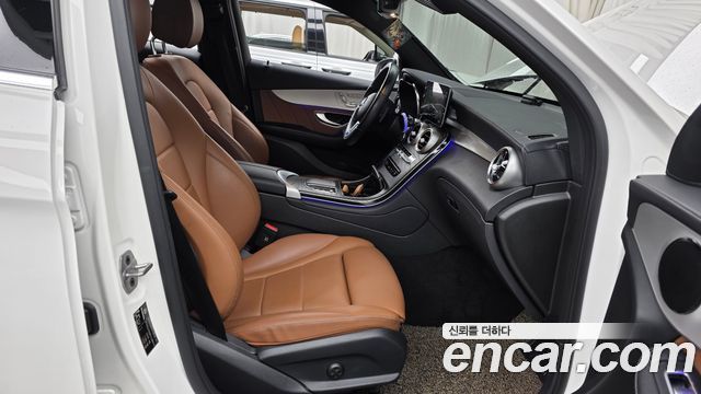 Mercedes-Benz GLC-Class 2023 — photo 16