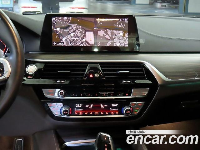 BMW 5-Series 2020 — photo 11