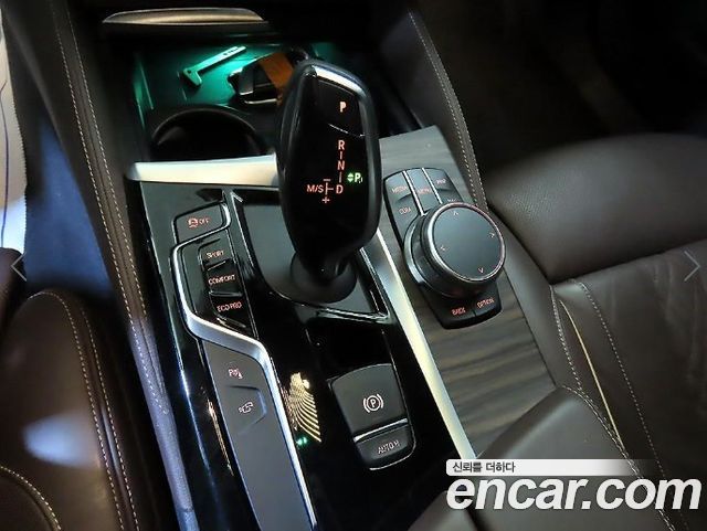 BMW 5-Series 2020 — photo 12