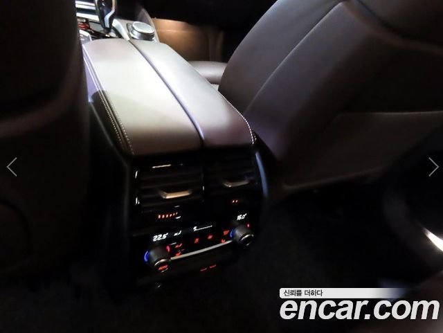 BMW 5-Series 2020 — photo 15