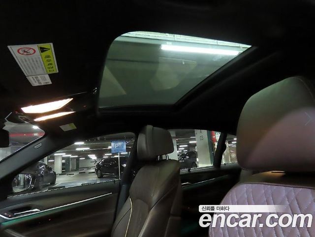 BMW 5-Series 2020 — photo 17