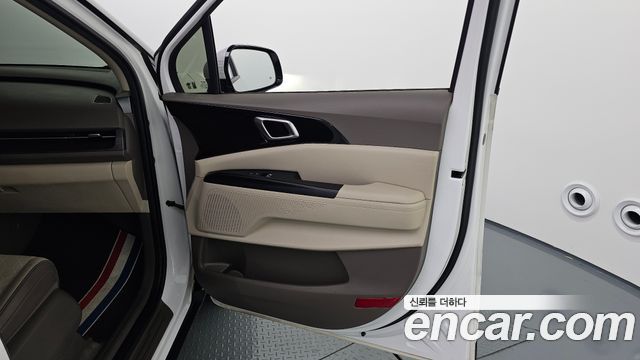 Kia Canival 2022 — photo 15