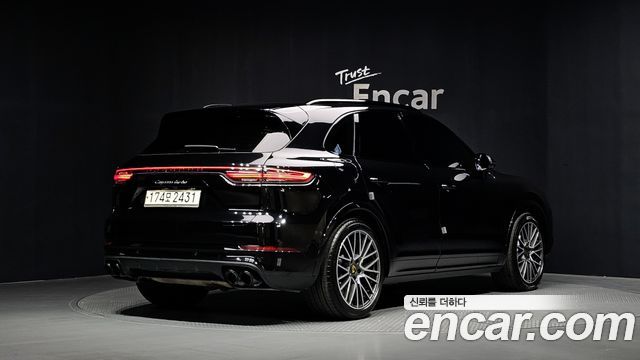 Porsche Cayenne 2020 — photo 2