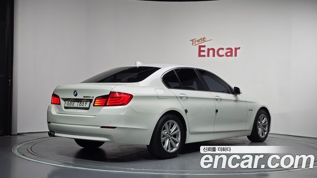 BMW 5-Series 2013 — photo 2