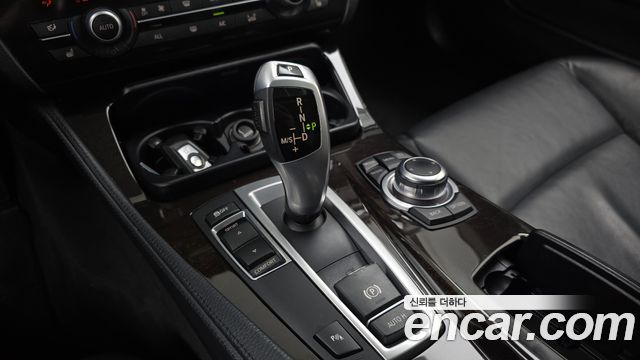 BMW 5-Series 2013 — photo 9