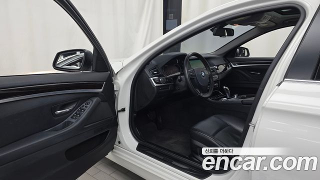BMW 5-Series 2013 — photo 10