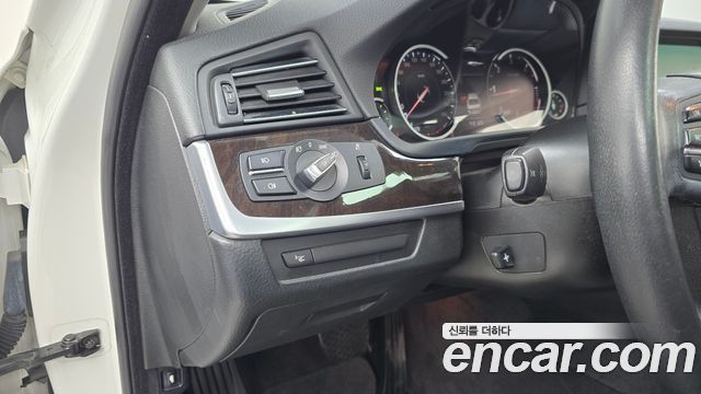 BMW 5-Series 2013 — photo 16