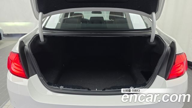 BMW 5-Series 2013 — photo 20