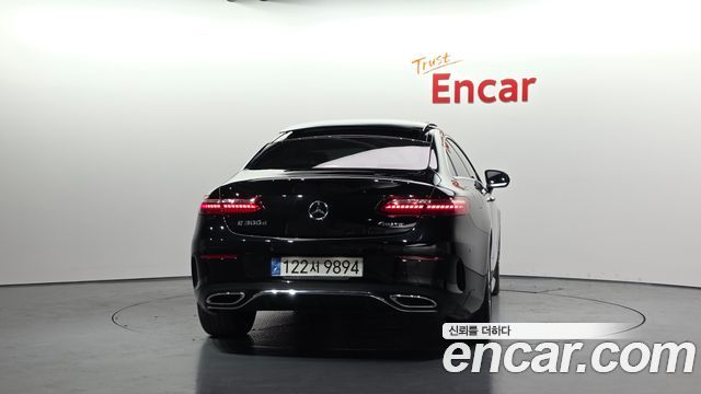 Mercedes-Benz E-Class 2023 — photo 4