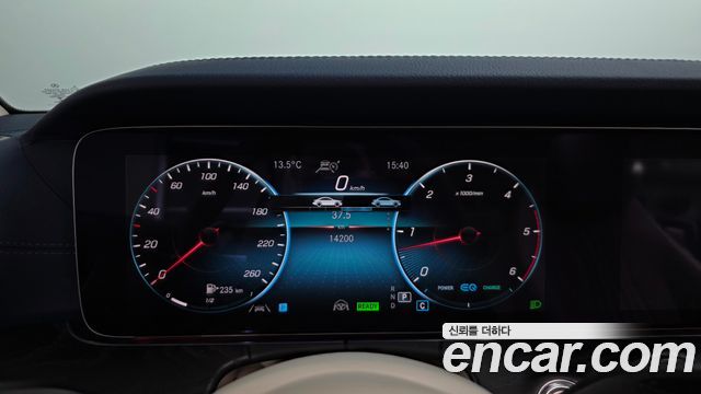 Mercedes-Benz E-Class 2023 — photo 8