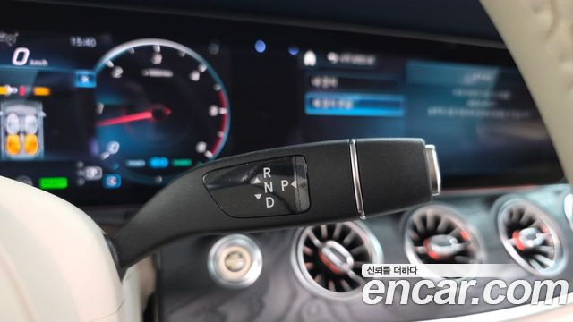 Mercedes-Benz E-Class 2023 — photo 9