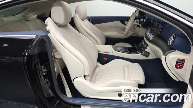 Mercedes-Benz E-Class 2023 — photo 11