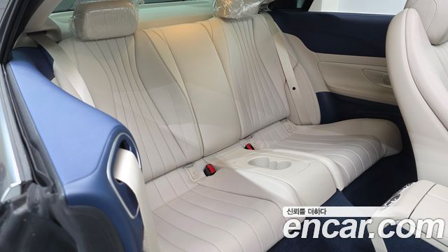 Mercedes-Benz E-Class 2023 — photo 12