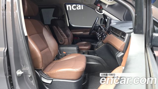 Hyundai Starex 2019 — photo 11