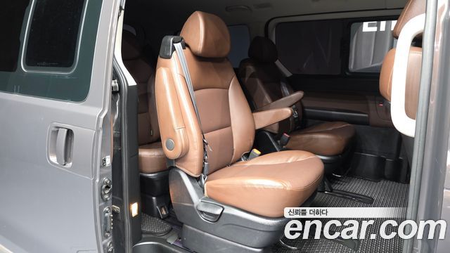 Hyundai Starex 2019 — photo 12