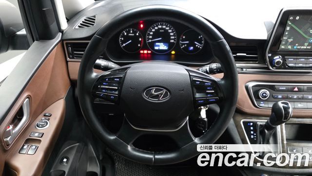 Hyundai Starex 2019 — photo 13