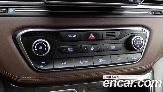 Hyundai Starex 2019 — photo 16