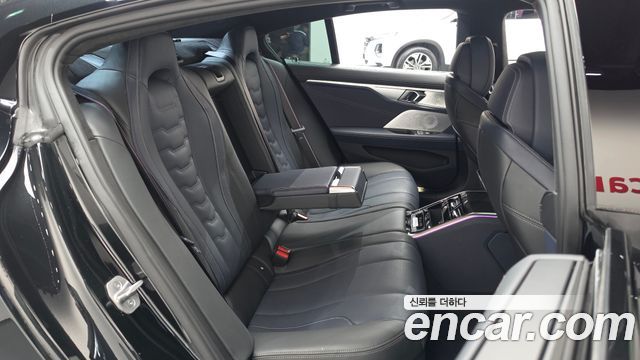 BMW 8-Series 2026 — photo 17